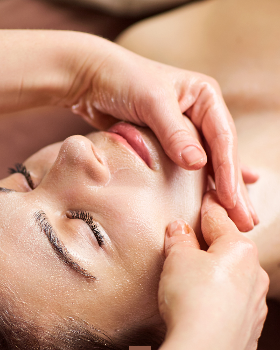 Stretching facial anti-rides – massage et gymnastique du visage pour lisser les traits et tonifier les muscles faciaux